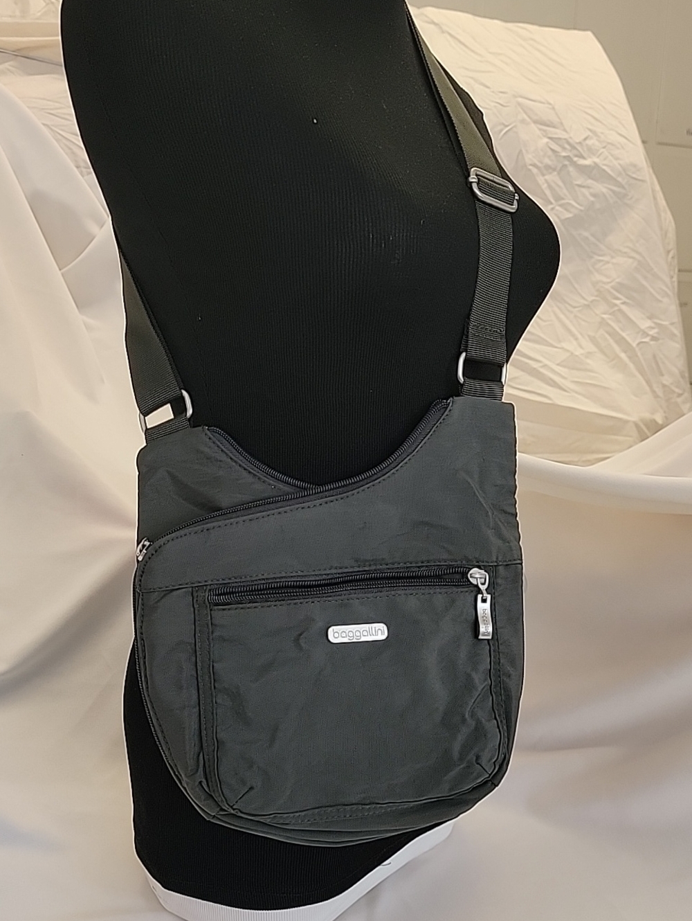 Baggallini Black Nylon Cross City Crossbody Shoulder Bag